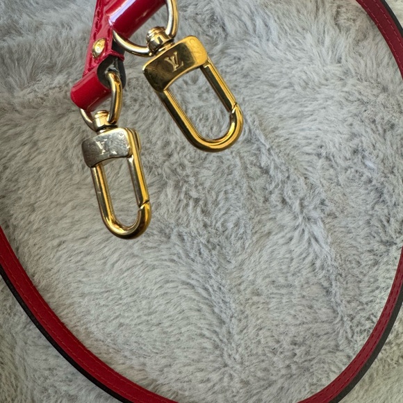 Louis Vuitton Alma BB in Vernis Pomme D'Amour - Picture 8 of 13